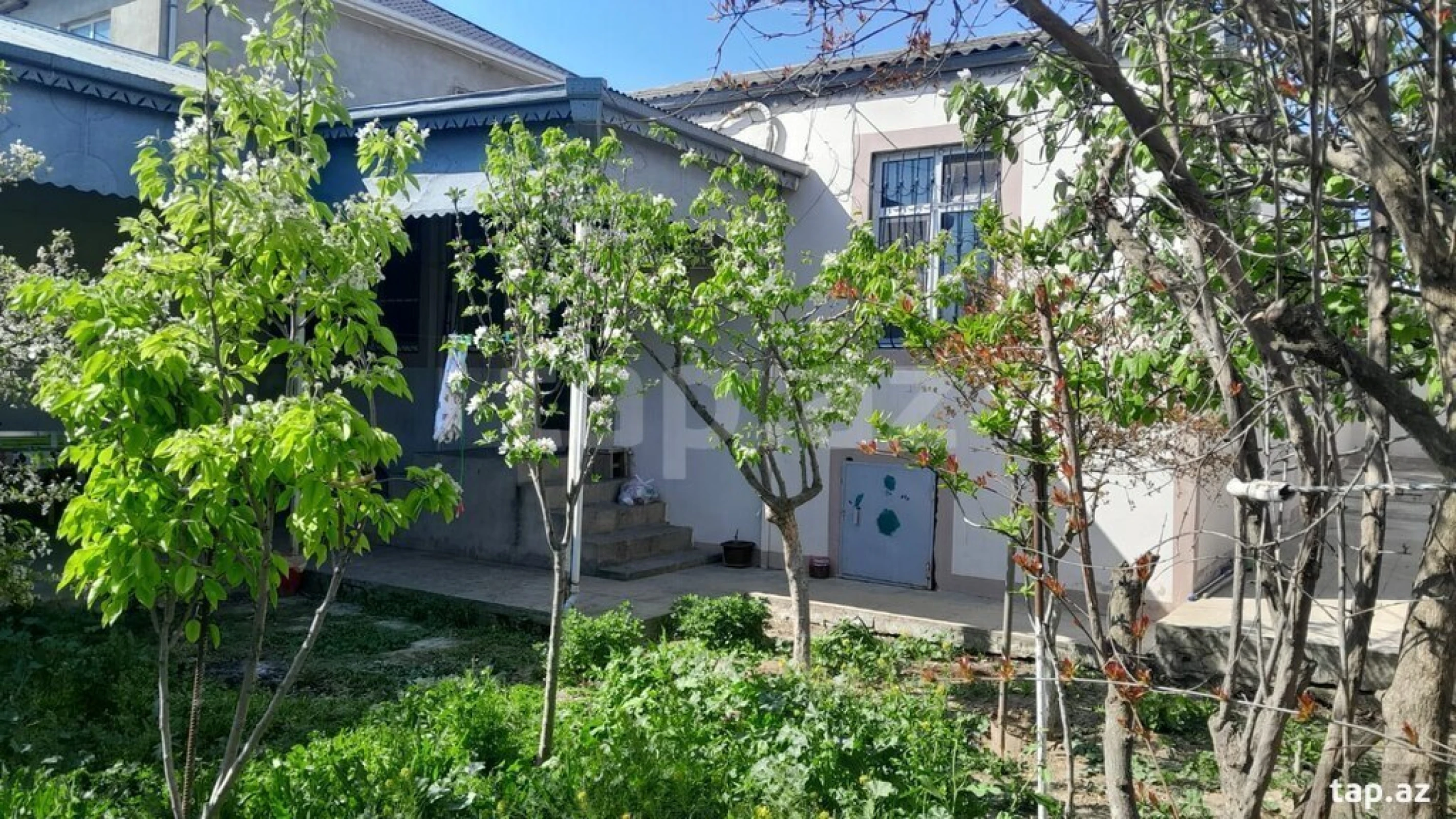 Satılır 4 otaqlı həyət evi