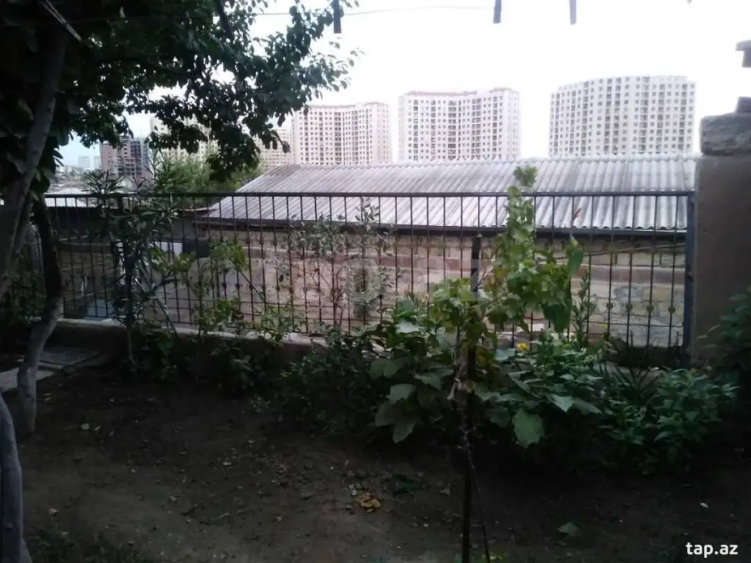 Satılır 5 otaqlı həyət evi 380 m²