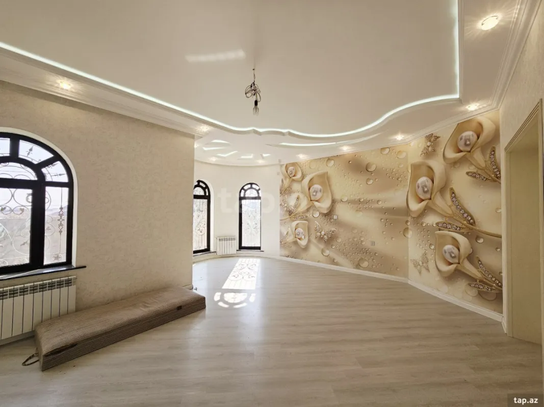 Satılır 5 otaqlı həyət evi 300 m²