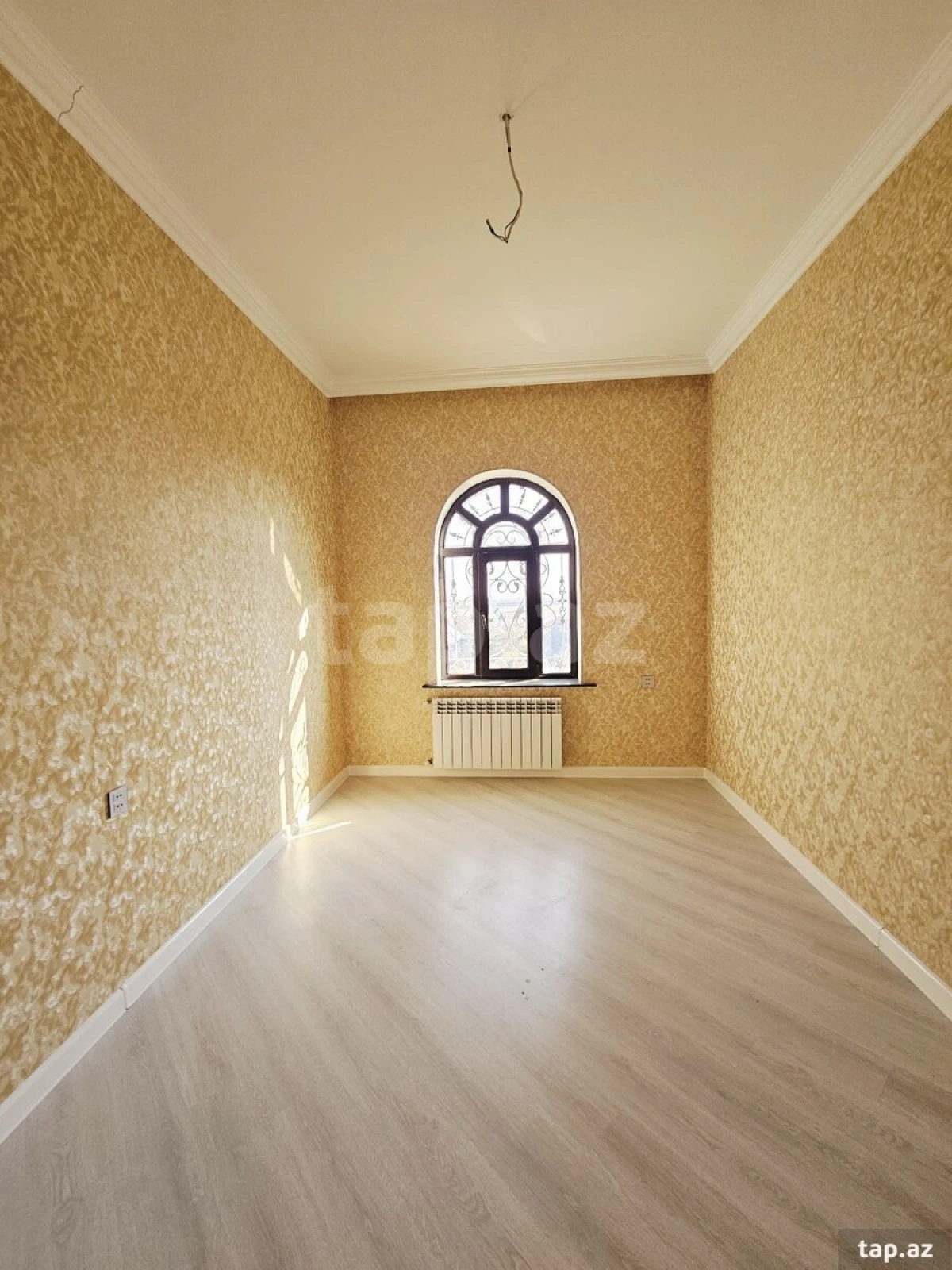 Satılır 5 otaqlı həyət evi 300 m²