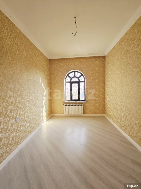 Satılır 5 otaqlı həyət evi 300 m²