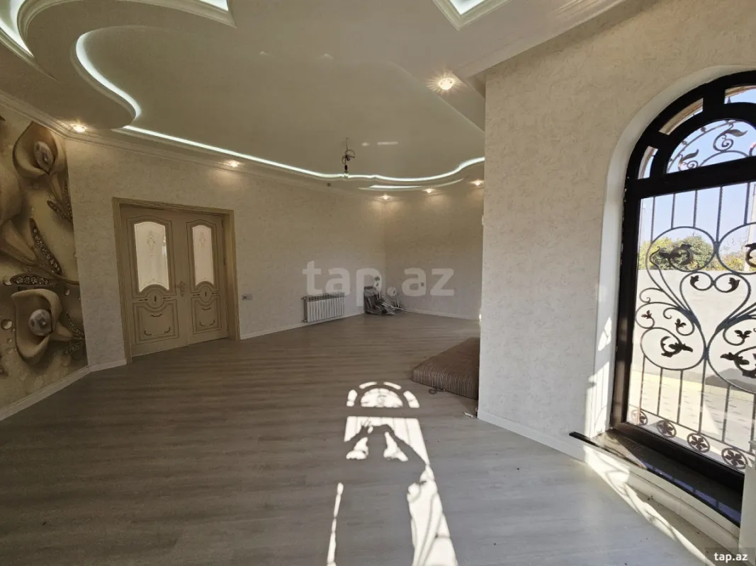 Satılır 5 otaqlı həyət evi 300 m²