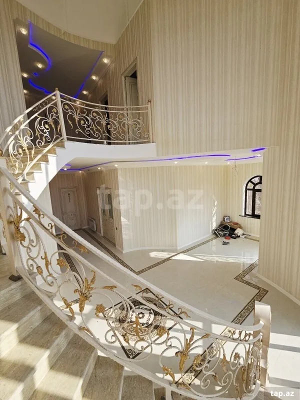 Satılır 5 otaqlı həyət evi 300 m²