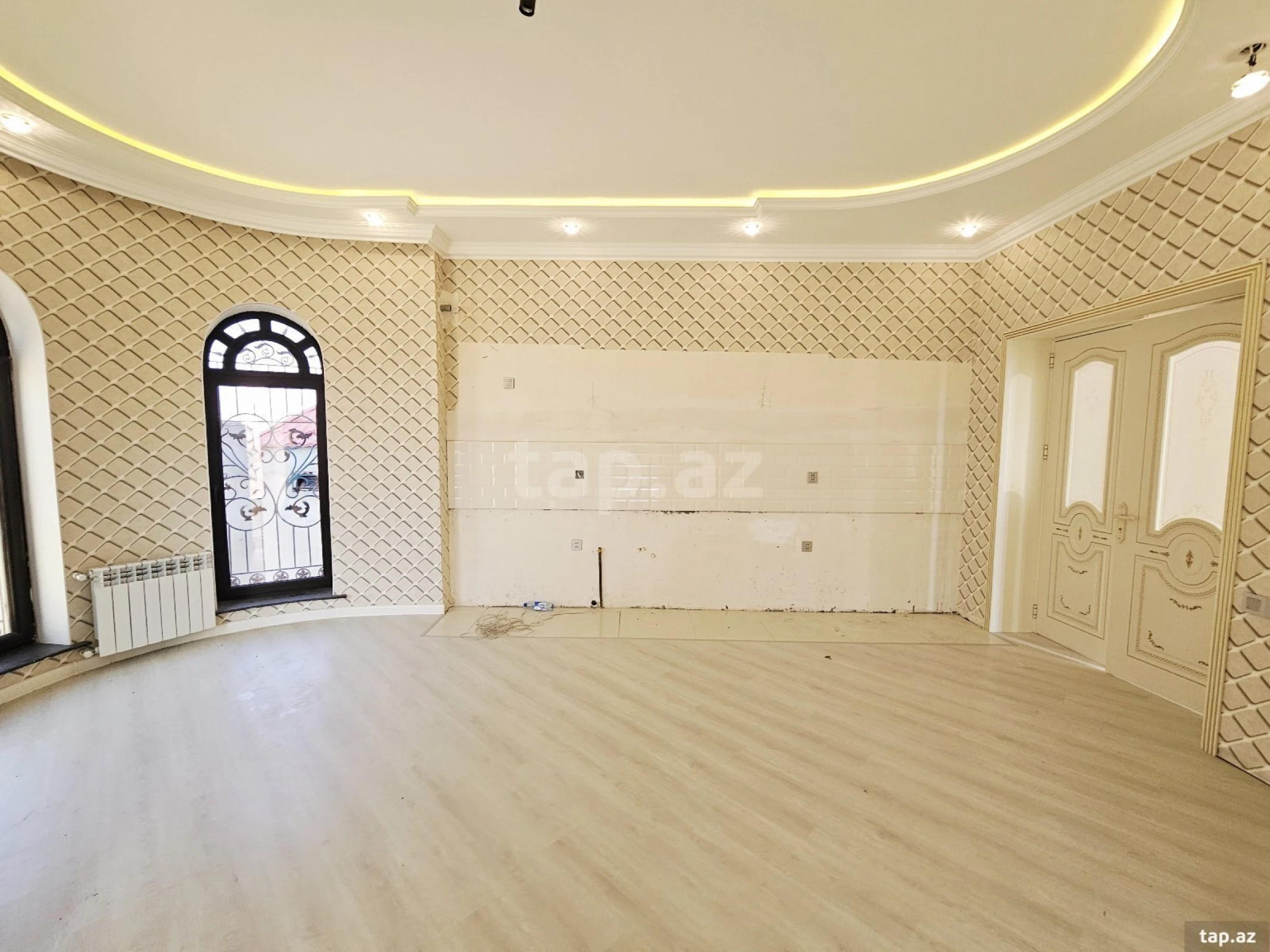 Satılır 5 otaqlı həyət evi 300 m²