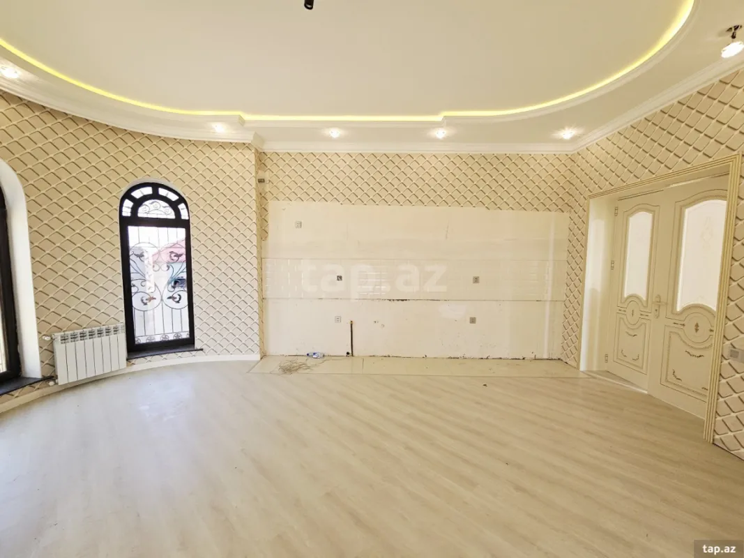 Satılır 5 otaqlı həyət evi 300 m²