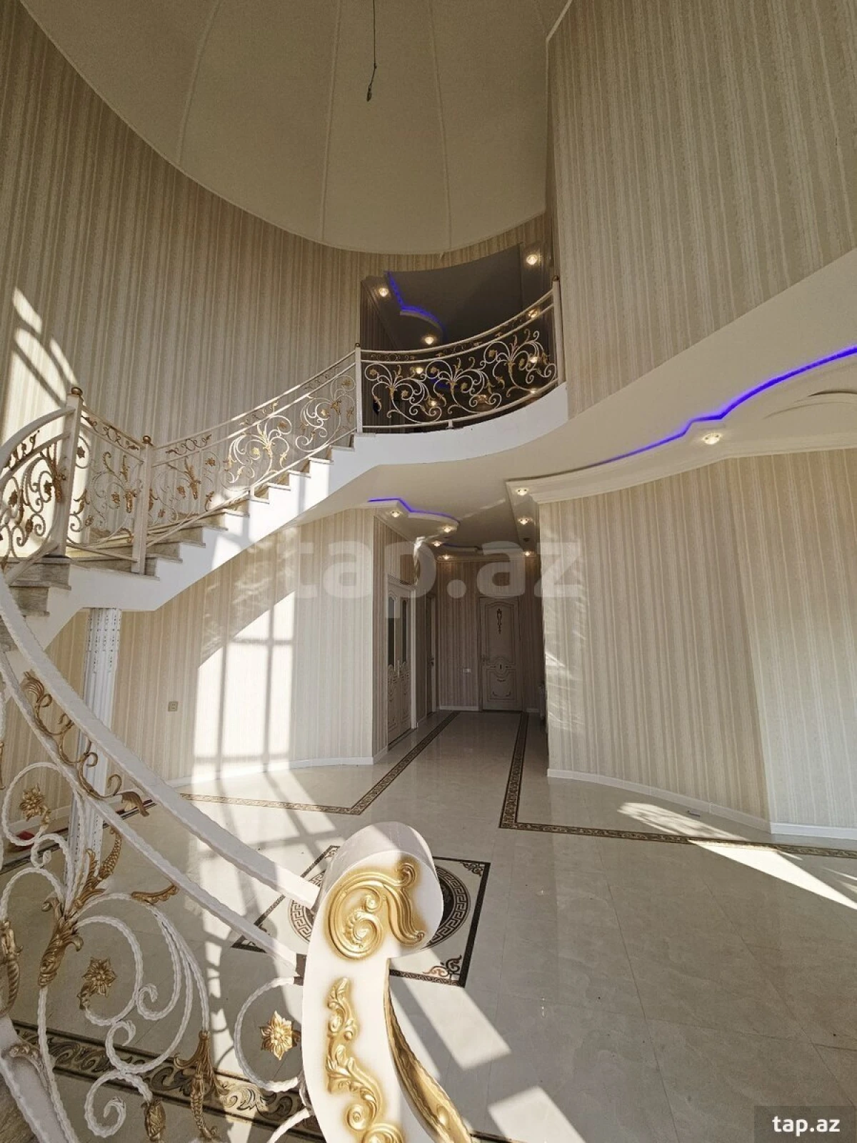 Satılır 5 otaqlı həyət evi 300 m²