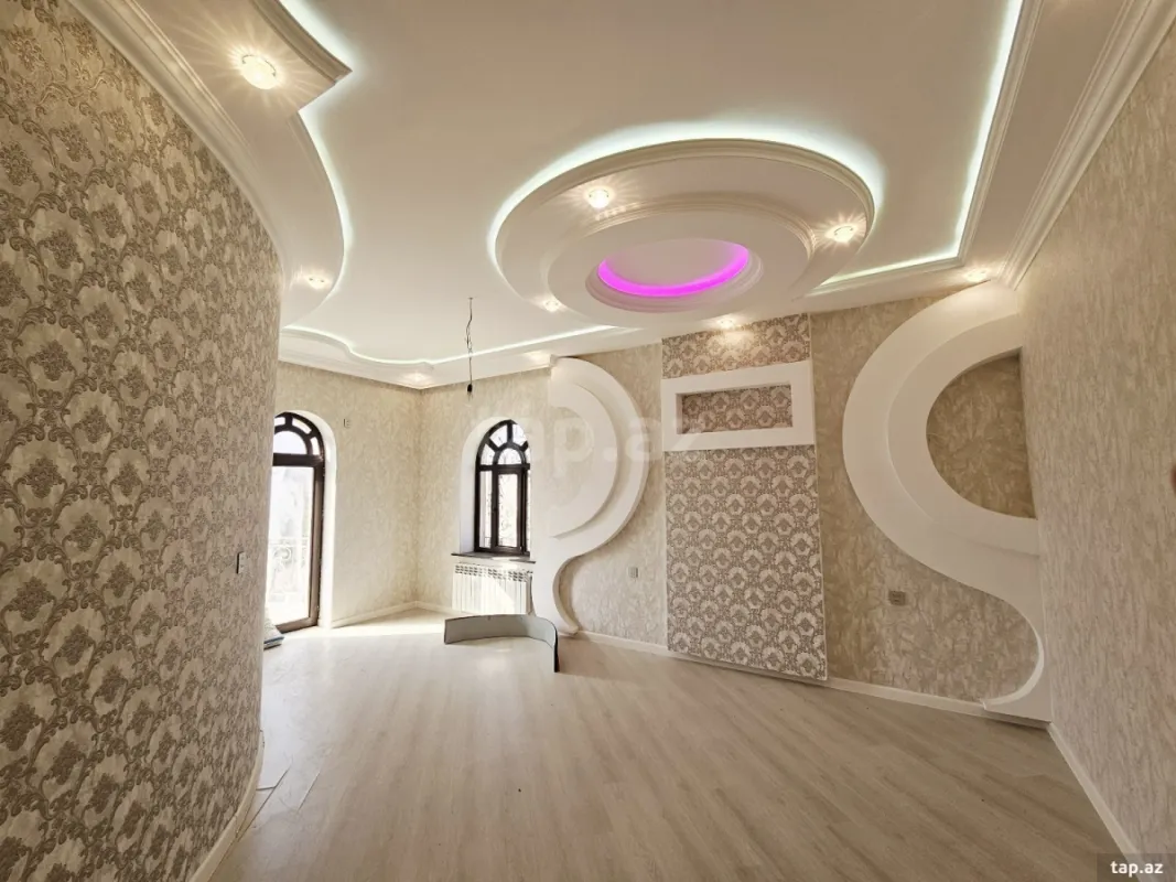 Satılır 5 otaqlı həyət evi 300 m²