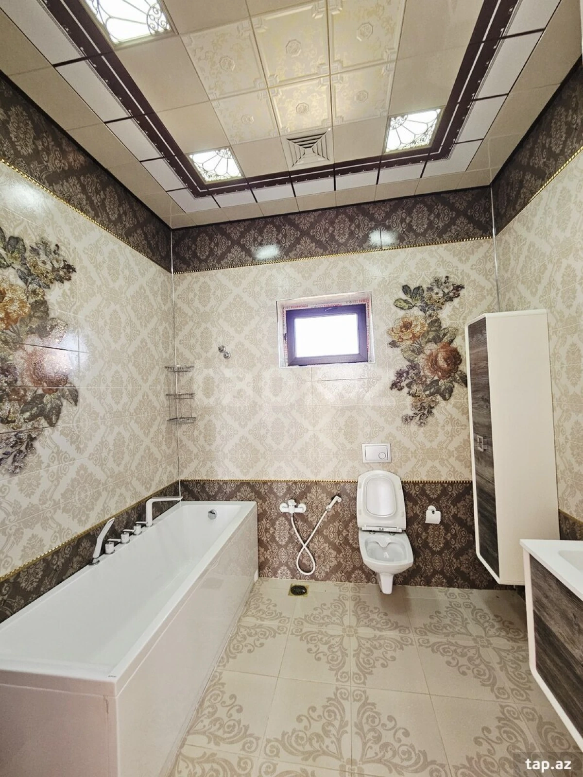 Satılır 5 otaqlı həyət evi 300 m²
