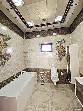 Satılır 5 otaqlı həyət evi 300 m²