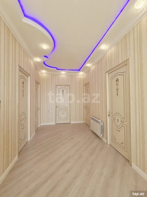 Satılır 5 otaqlı həyət evi 300 m²