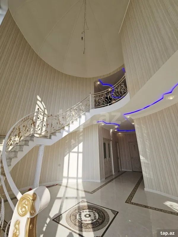 Satılır 5 otaqlı həyət evi 300 m²