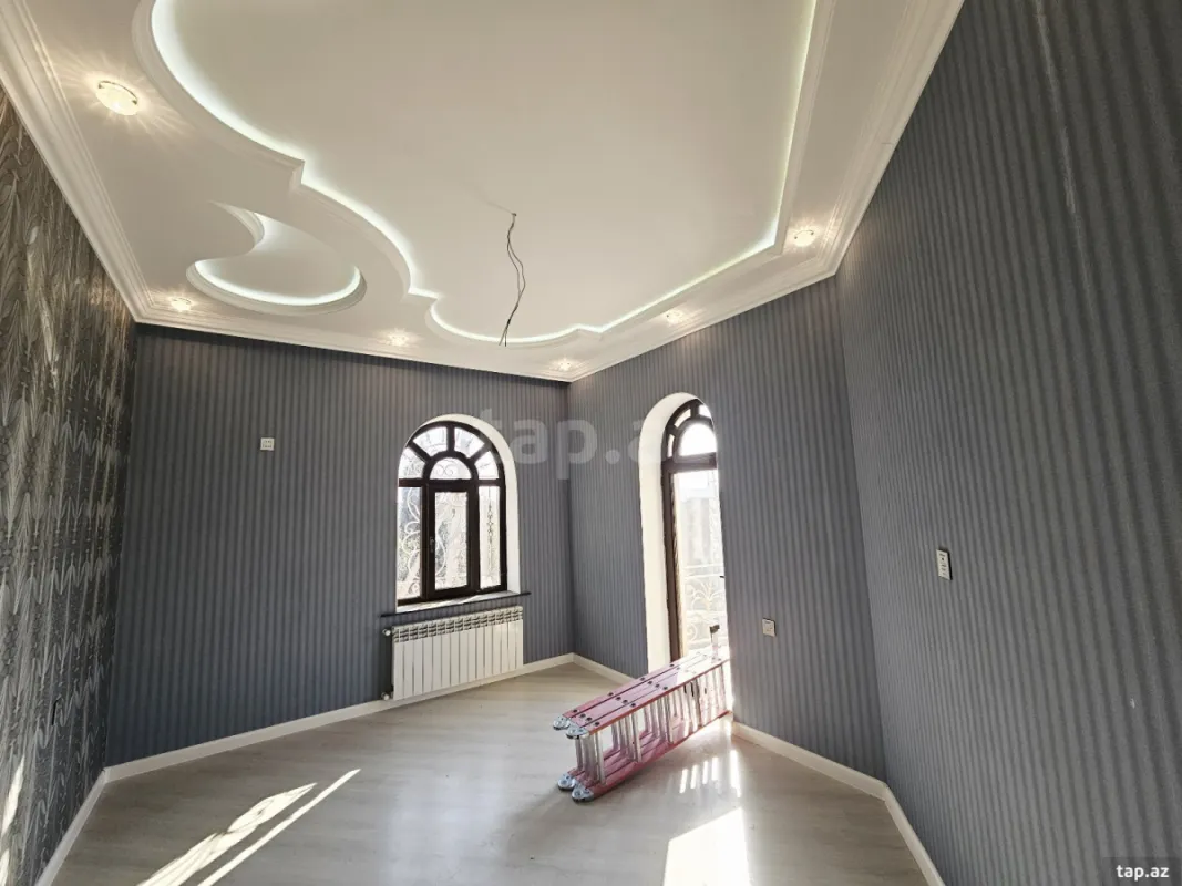 Satılır 5 otaqlı həyət evi 300 m²