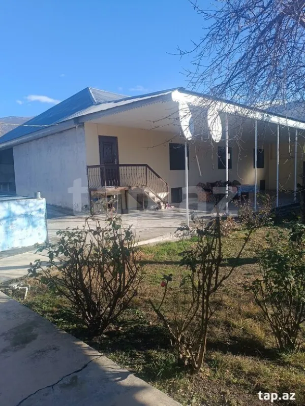 Satılır 5 otaqlı həyət evi