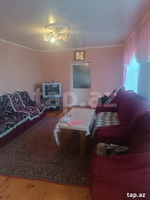 Satılır 5 otaqlı həyət evi
