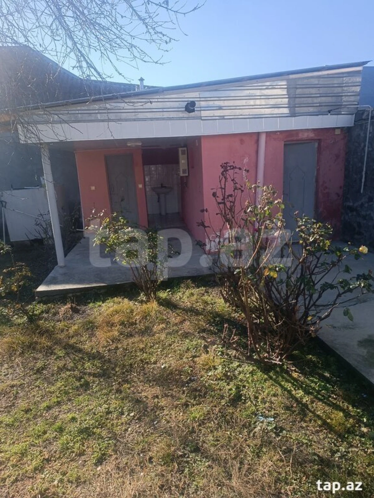 Satılır 5 otaqlı həyət evi