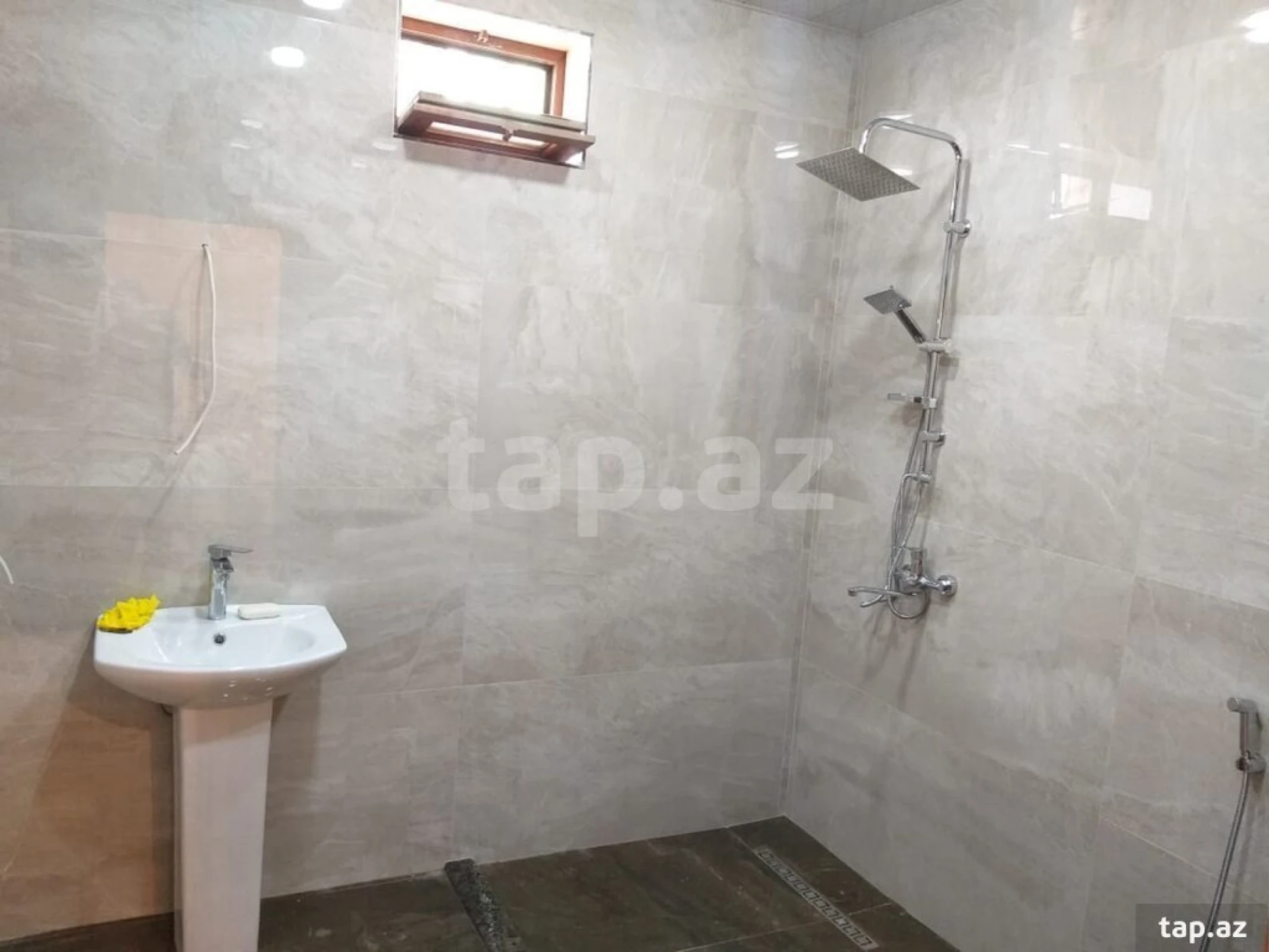 Satılır 4 otaqlı həyət evi