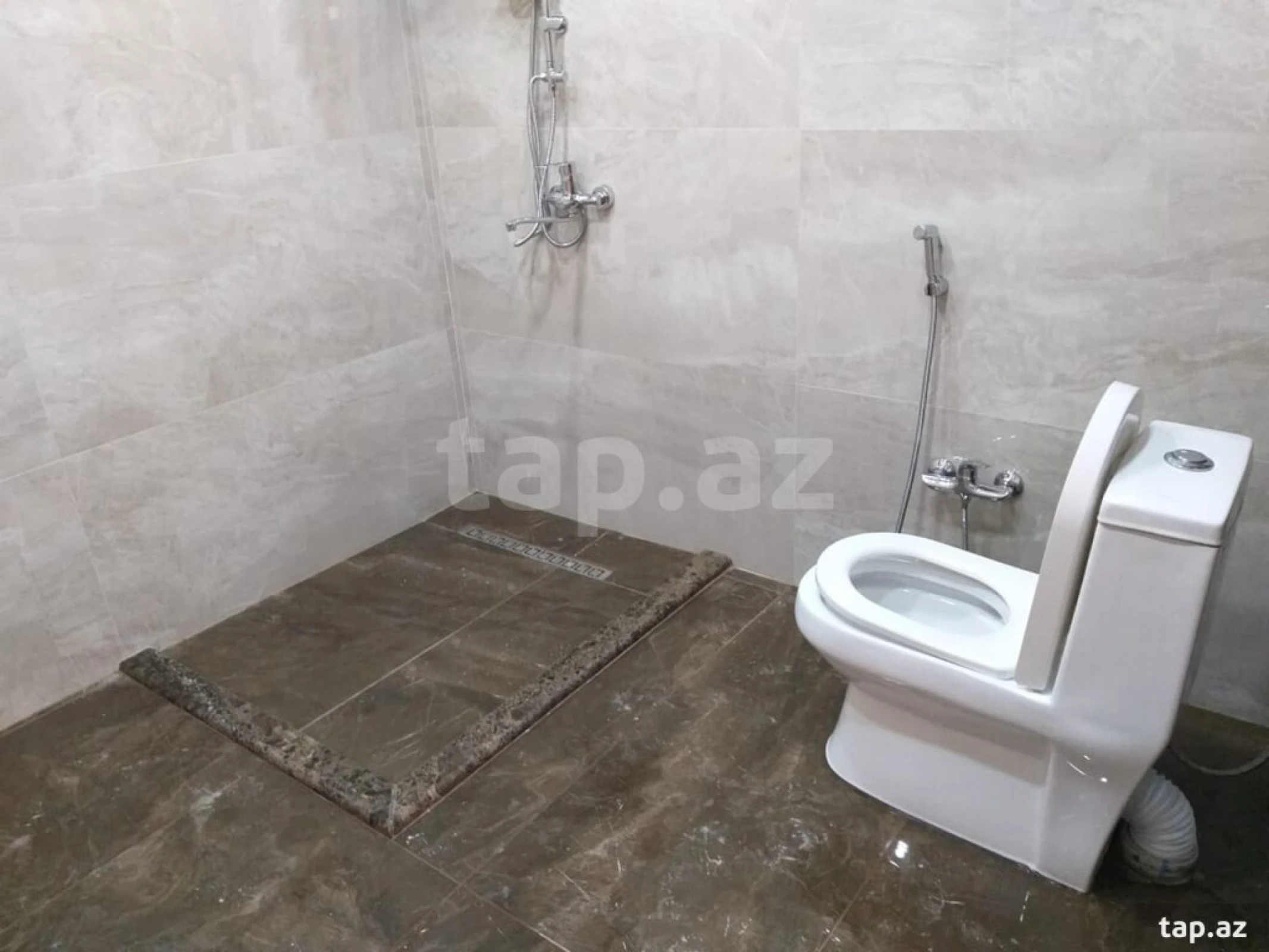 Satılır 4 otaqlı həyət evi