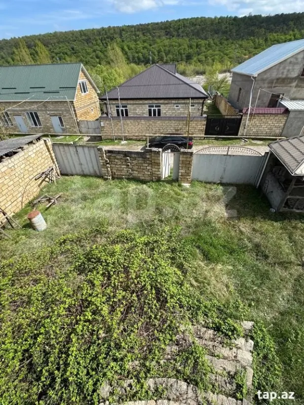 Satılır 7 otaqlı həyət evi 400 m²