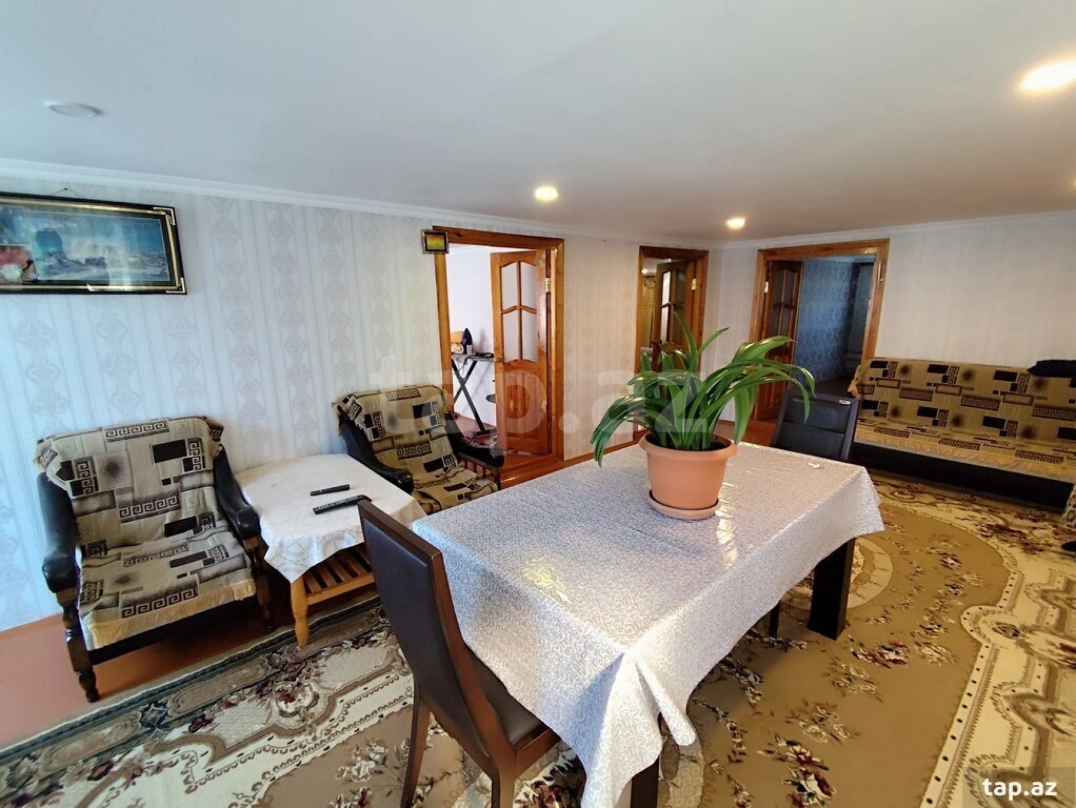 Satılır 8 otaqlı həyət evi