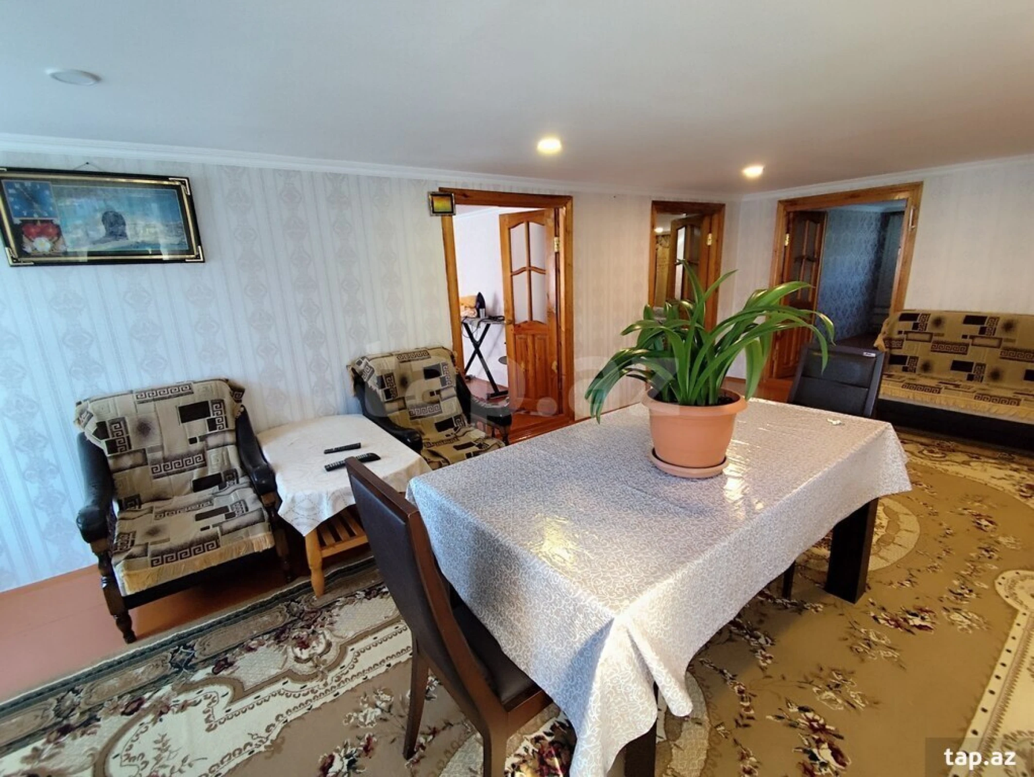 Satılır 8 otaqlı həyət evi