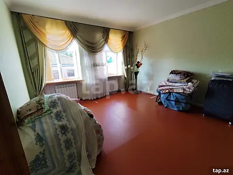 Satılır 8 otaqlı həyət evi