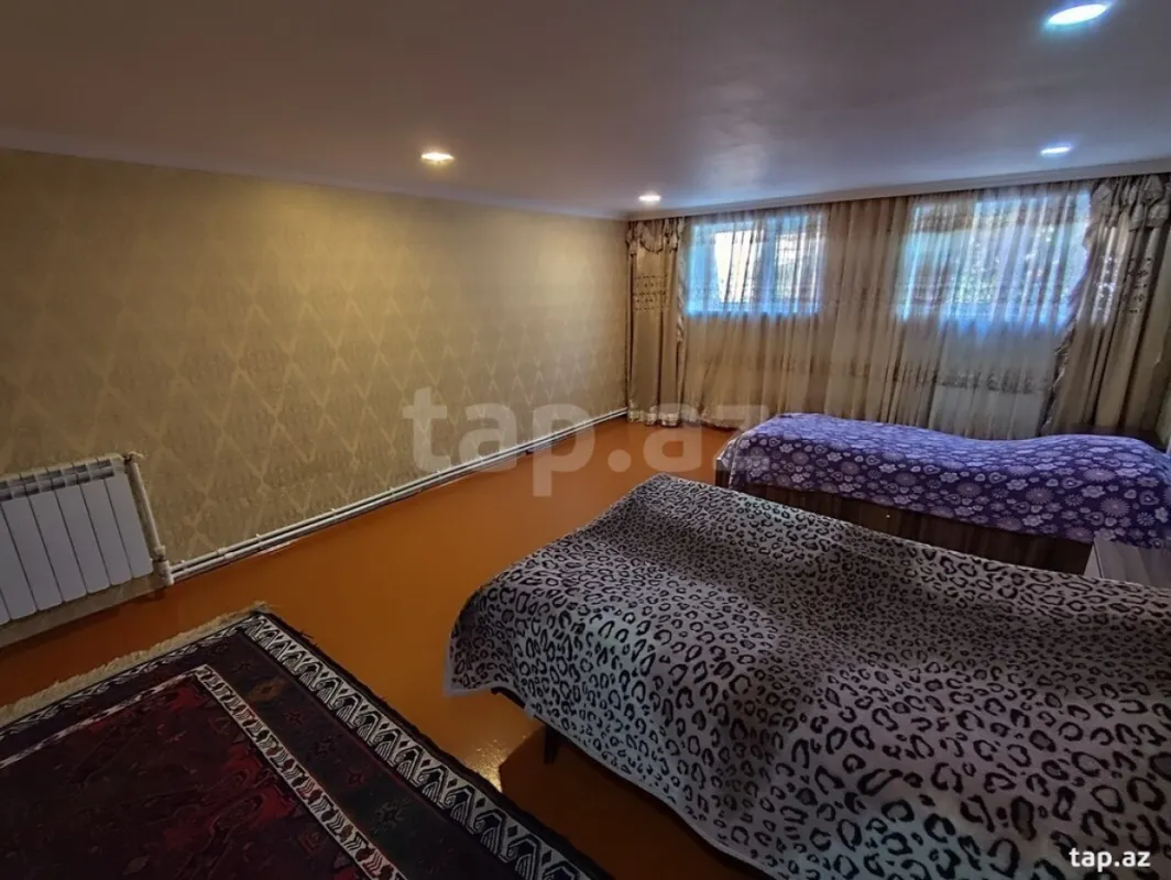 Satılır 8 otaqlı həyət evi