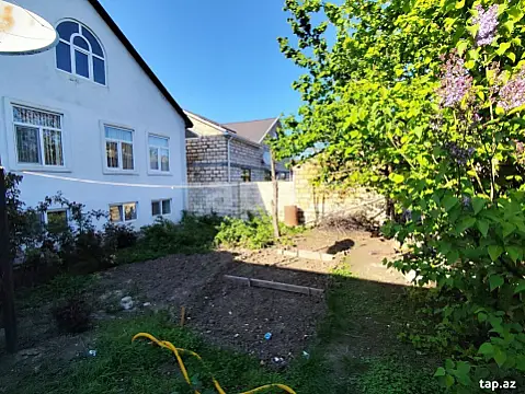 Satılır 8 otaqlı həyət evi