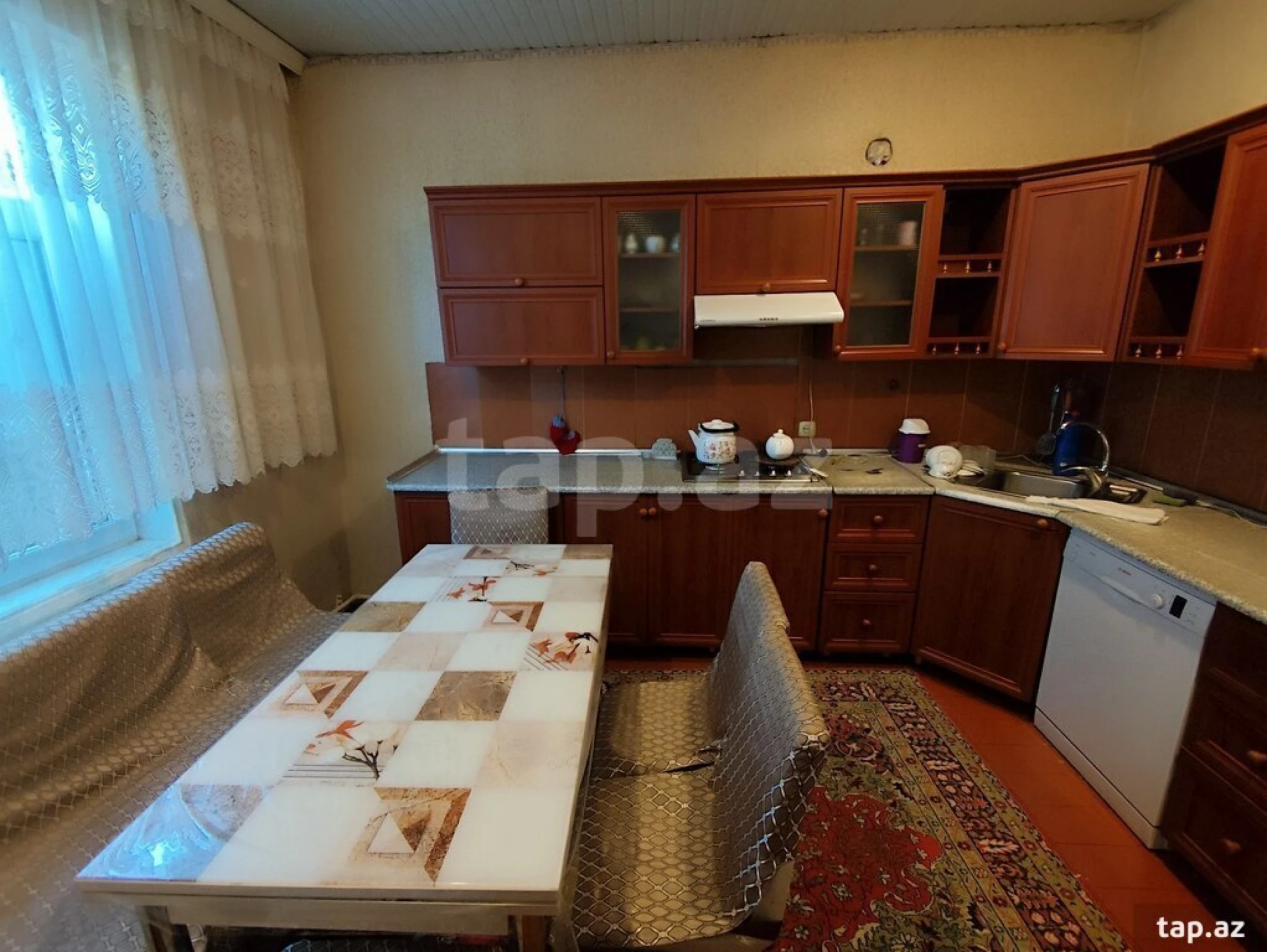 Satılır 8 otaqlı həyət evi