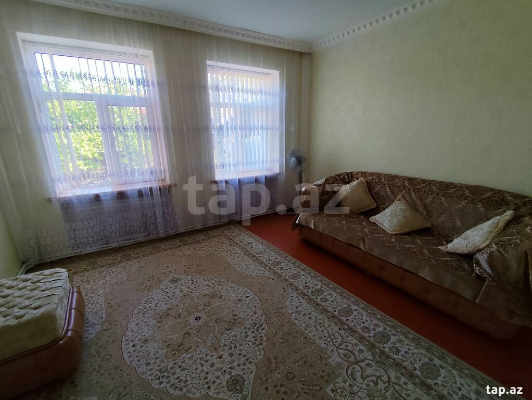 Satılır 8 otaqlı həyət evi