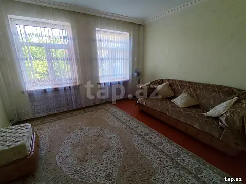 Satılır 8 otaqlı həyət evi