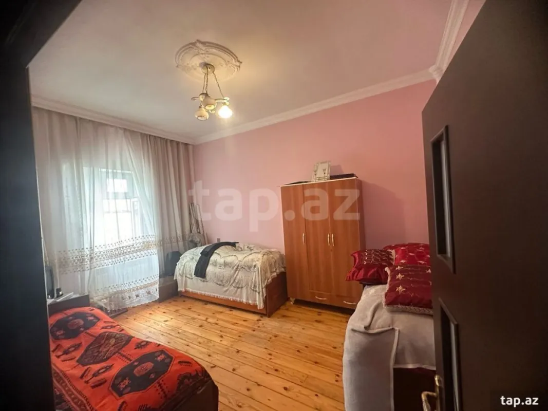 Satılır 4 otaqlı həyət evi