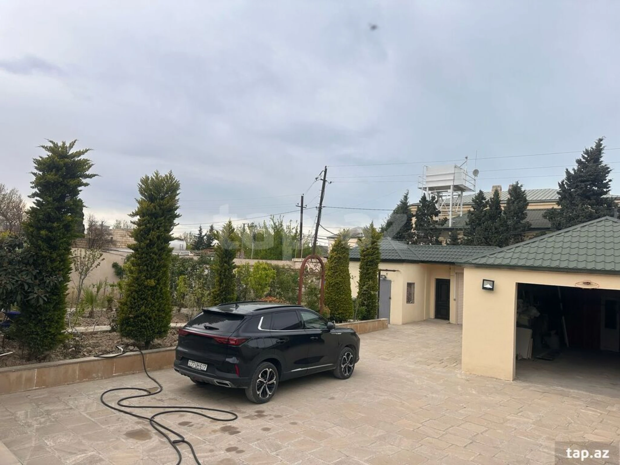 Satılır 4 otaqlı həyət evi