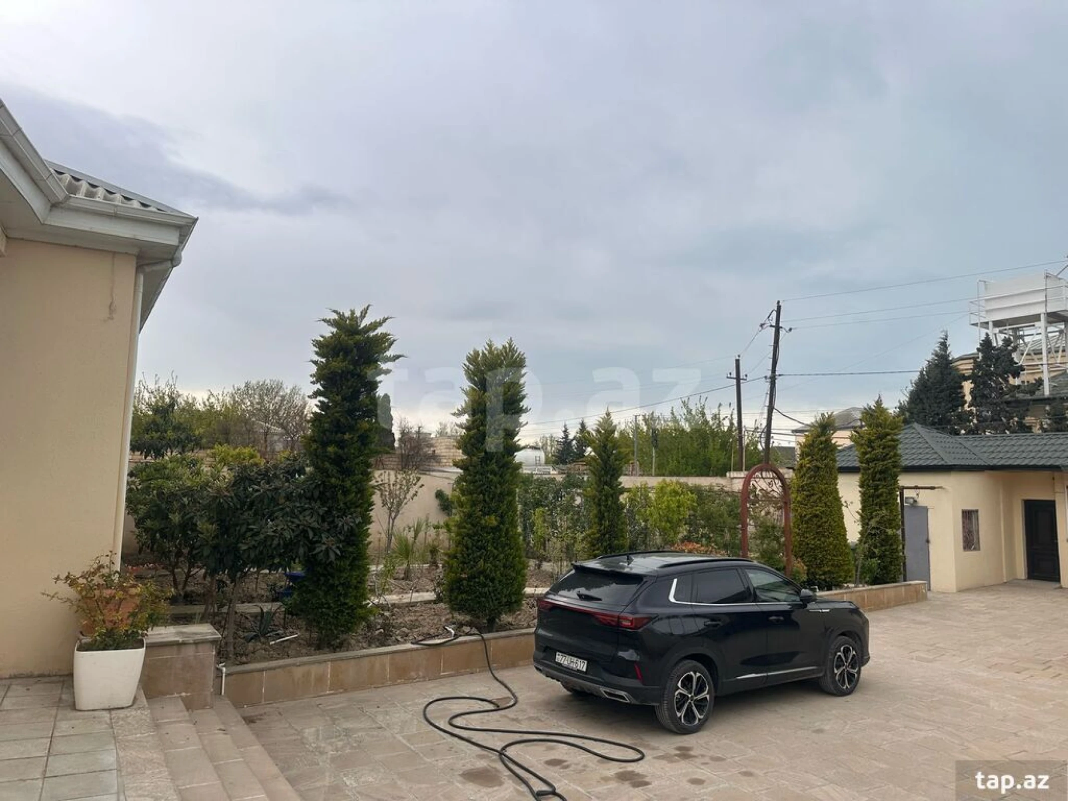 Satılır 4 otaqlı həyət evi