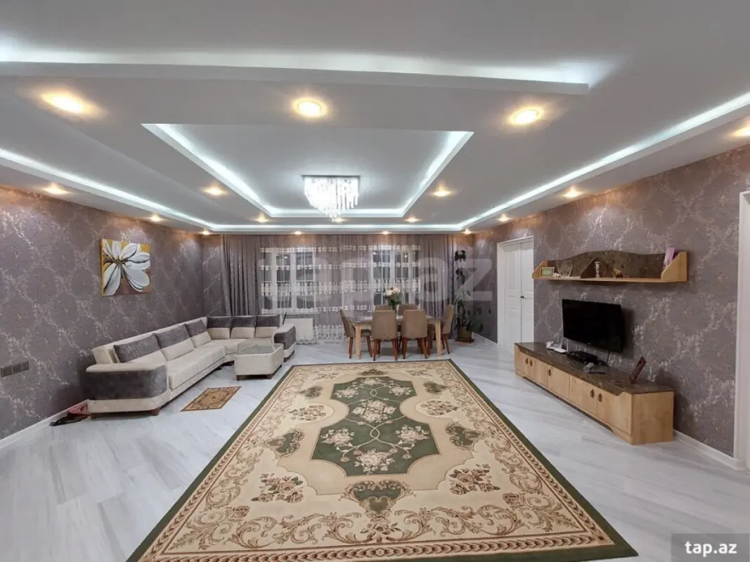 Satılır 5 otaqlı həyət evi 300 m²