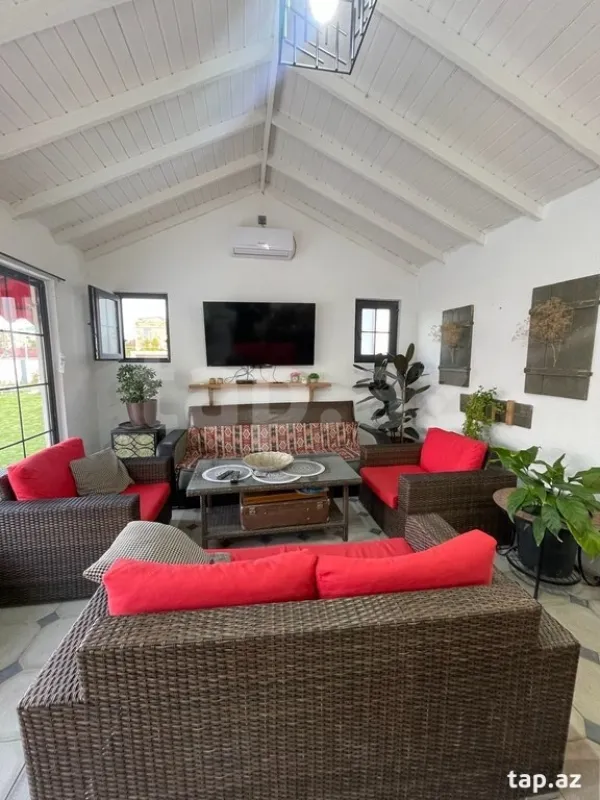 Kirayə verilir 6 otaqlı həyət evi
