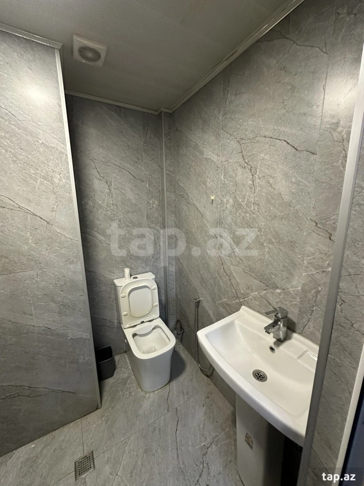 Kirayə verilir 3 otaqlı yeni tikili 70 m²