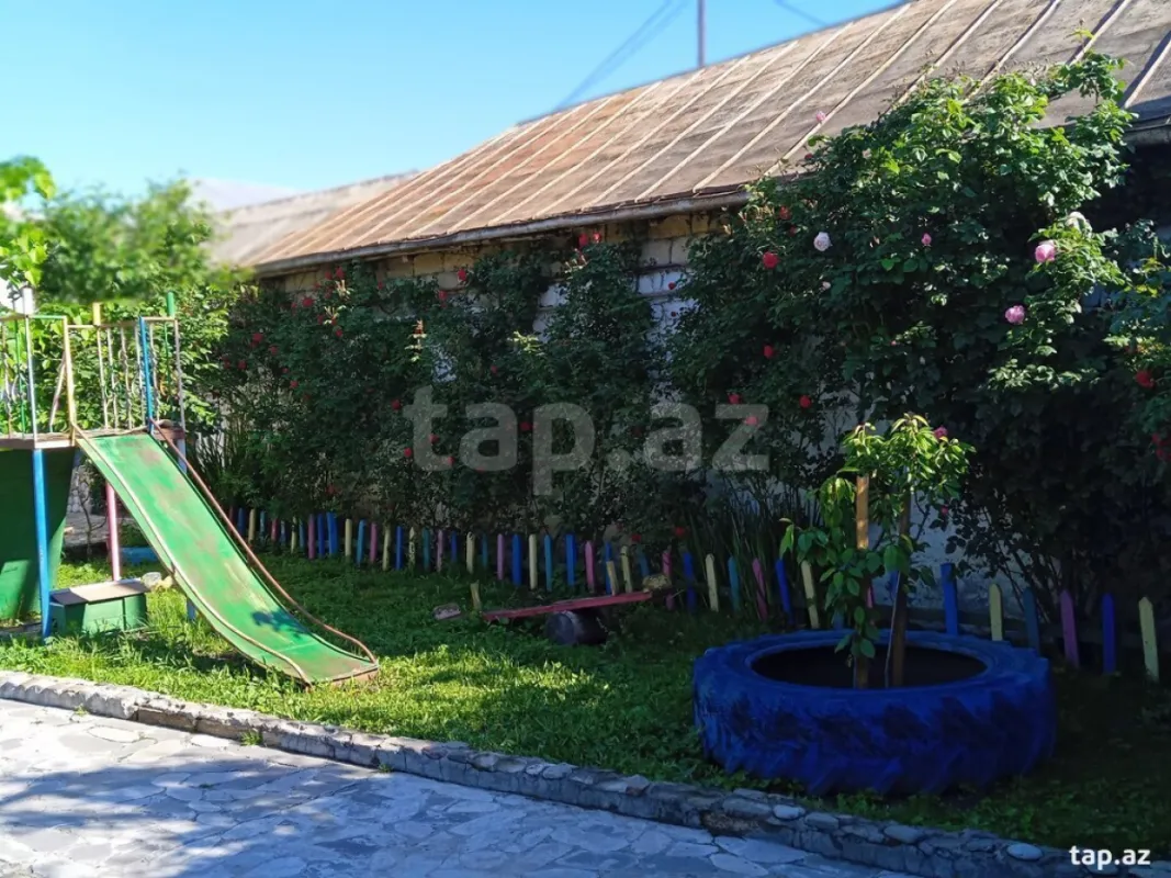 Satılır 4 otaqlı həyət evi