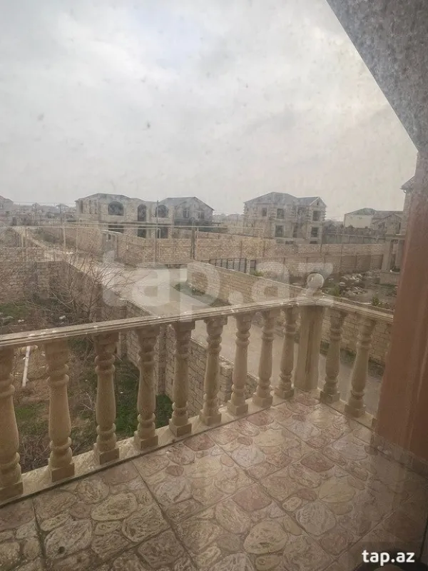 Satılır 4 otaqlı həyət evi