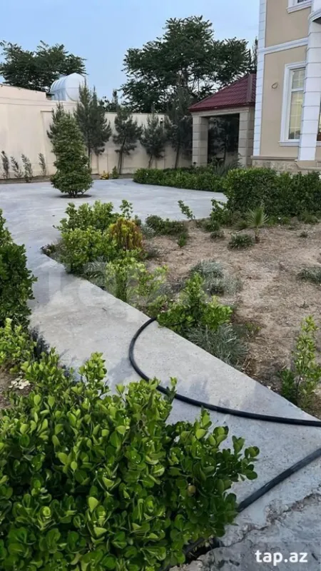 Satılır 6 otaqlı həyət evi