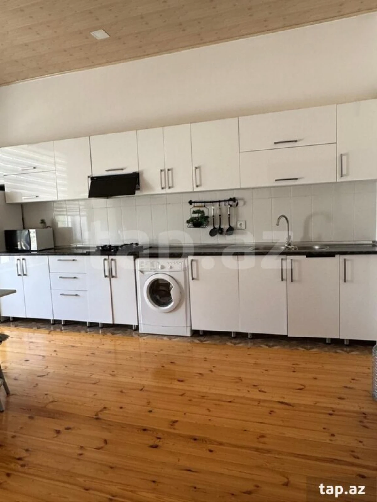 Satılır 6 otaqlı həyət evi