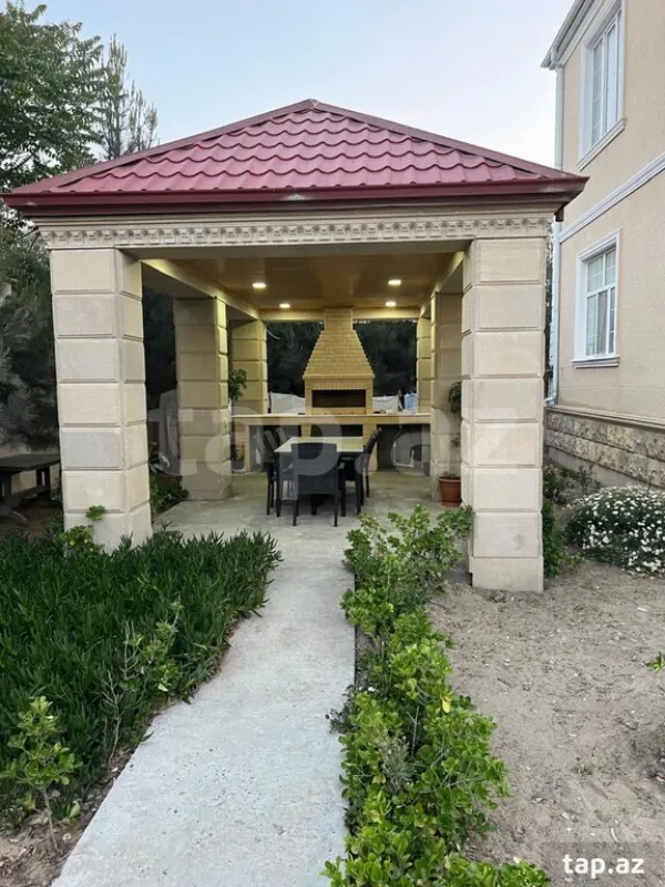 Satılır 6 otaqlı həyət evi