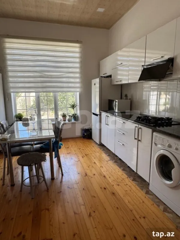 Satılır 6 otaqlı həyət evi