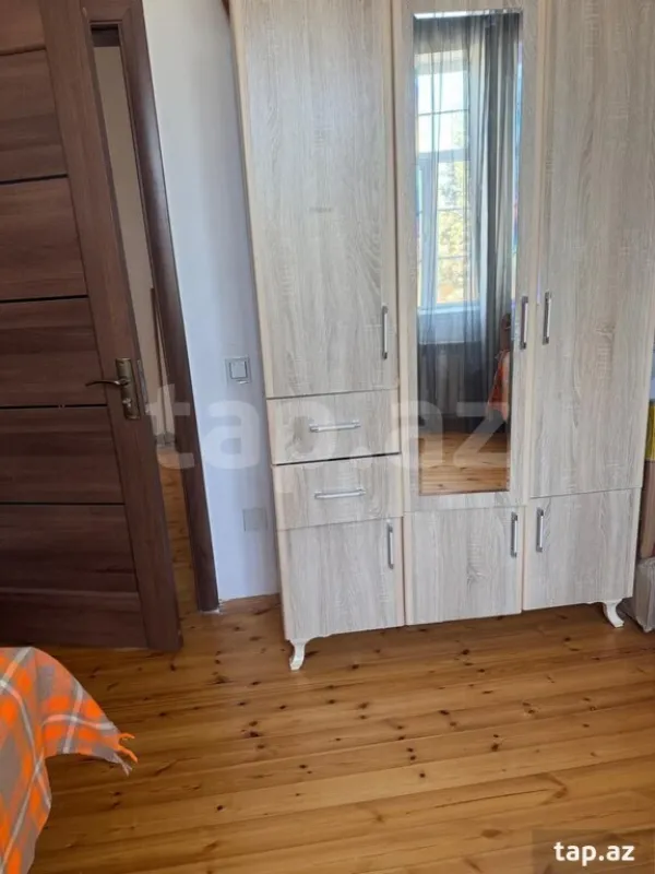 Satılır 6 otaqlı həyət evi