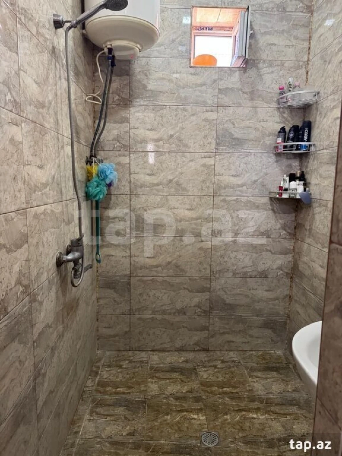Satılır 6 otaqlı həyət evi