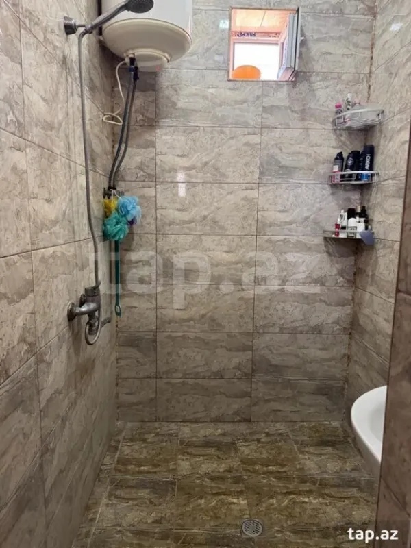 Satılır 6 otaqlı həyət evi