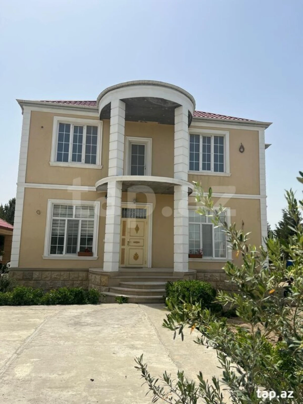 Satılır 6 otaqlı həyət evi