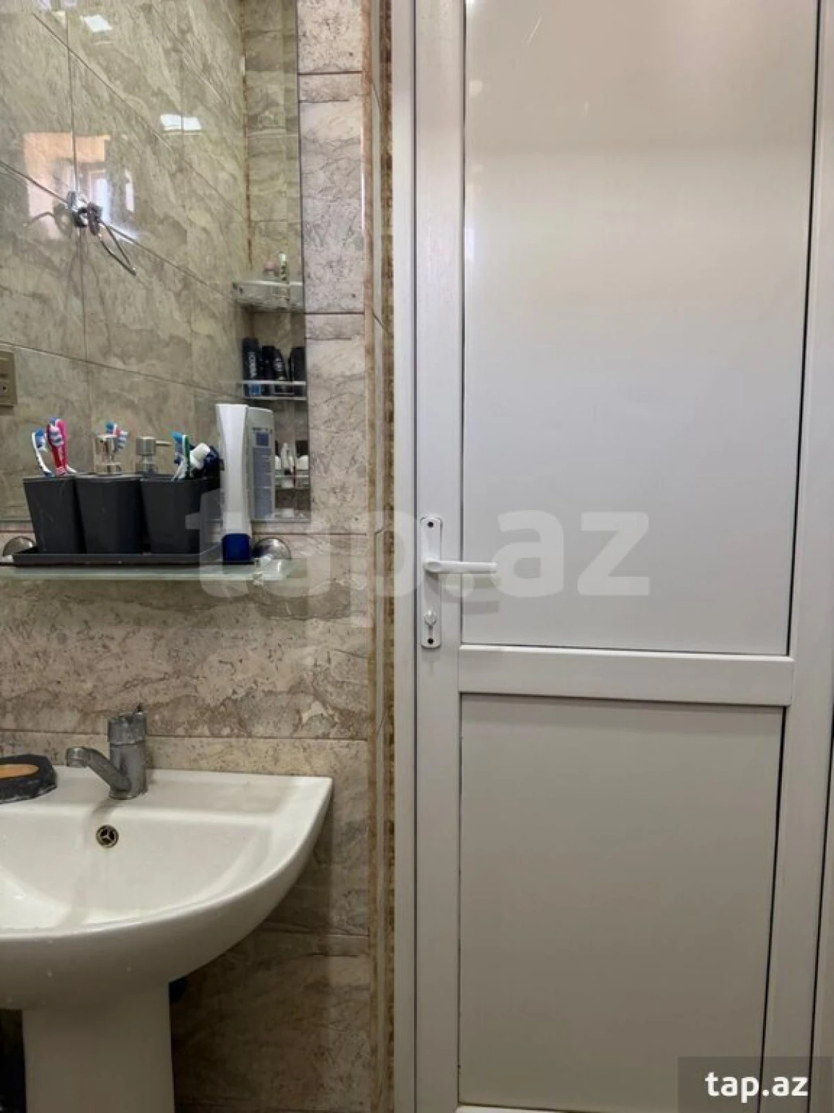 Satılır 6 otaqlı həyət evi
