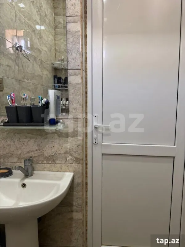 Satılır 6 otaqlı həyət evi