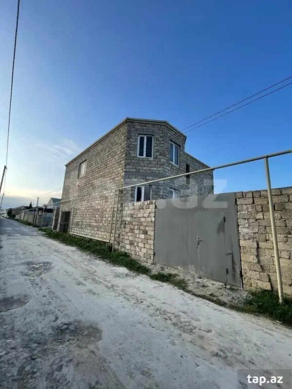Satılır 6 otaqlı həyət evi 300 m²