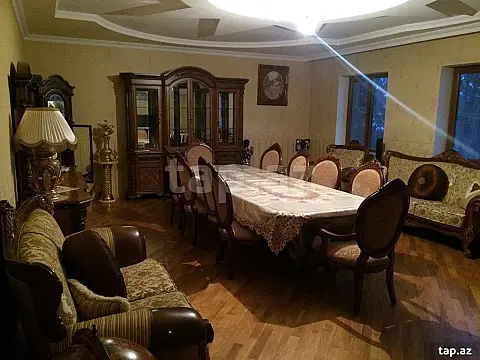 Satılır 11 otaqlı həyət evi